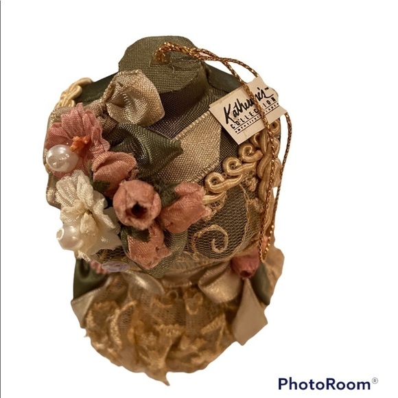 💕Katherine’s Collection Victorian Ballerina Bust Form Ornament - Picture 5 of 6